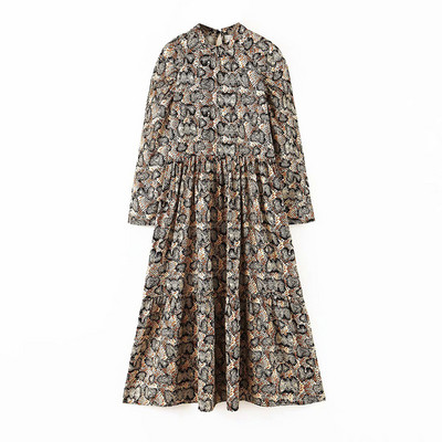 Hosszú alkalmi ruha szabású modell barna színben, kígyómintával