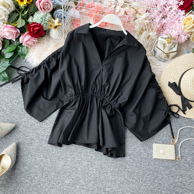 Modern női blúz csipkeujjal és spitz nyakkivágással, négy színben