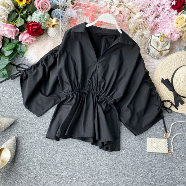 Modern női blúz csipkeujjal és spitz nyakkivágással, négy színben