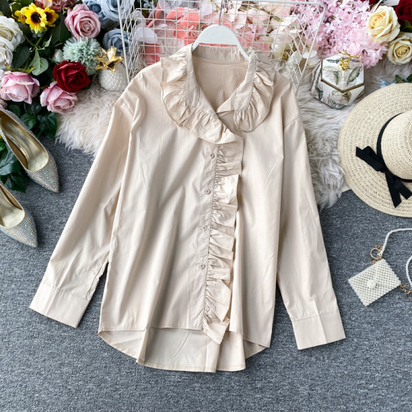 Modern női ing gombokkal és narancssárga, fehér, fekete és bézs színű fürtökkel