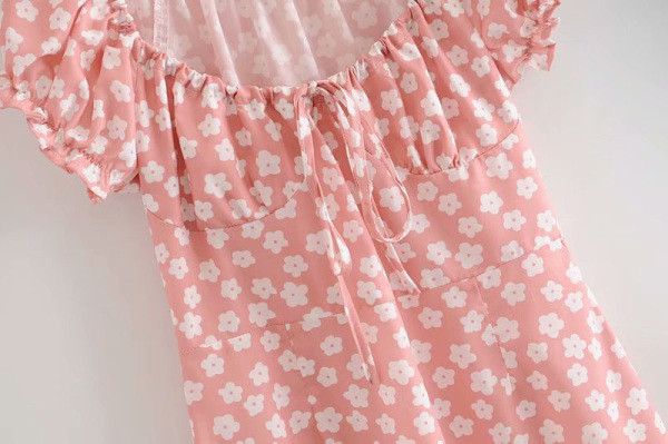 Rövid tavaszi nyári ruha rövid ujjú, csupasz vállú rózsaszín, virágmintás