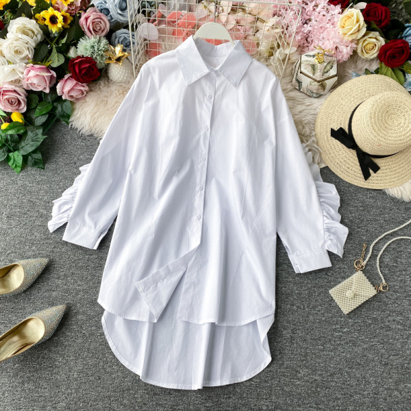 Modern női ing aszimmetrikus modell és klasszikus gallér fehér színben