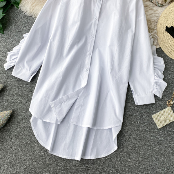 Modern női ing aszimmetrikus modell és klasszikus gallér fehér színben