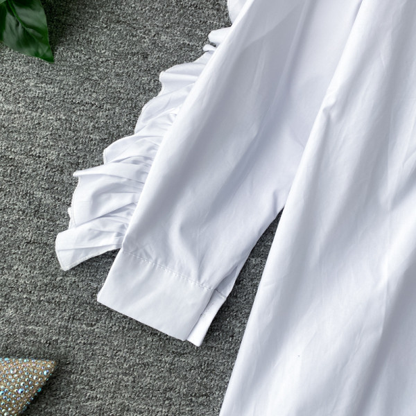 Modern női ing aszimmetrikus modell és klasszikus gallér fehér színben