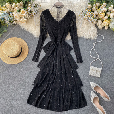 Rózsaszín, piros és fekete színű női ruha V-nyakú, fényes hatású