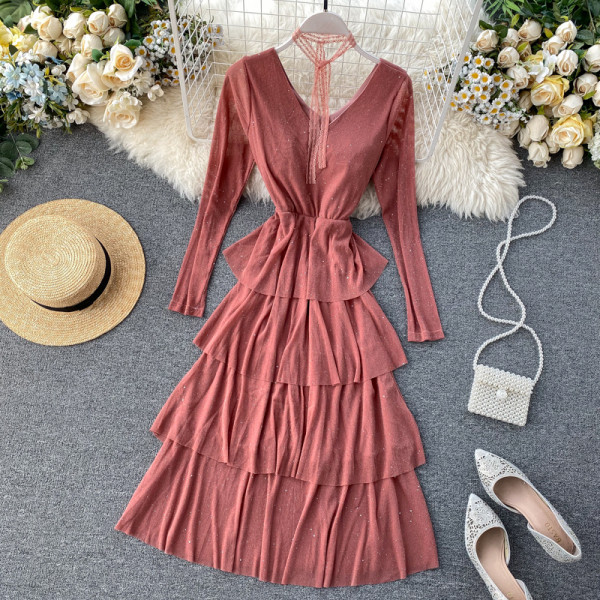 Rózsaszín, piros és fekete színű női ruha V-nyakú, fényes hatású