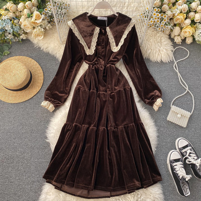 Női retro stílusú ruha fekete és barna színben, csipkével és hosszú ujjal