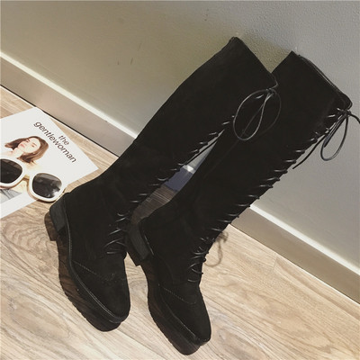 Női alkalmi téli csizma fekete és bézs fűzővel