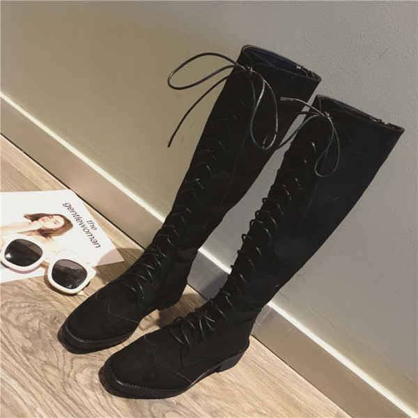 Női alkalmi téli csizma fekete és bézs fűzővel