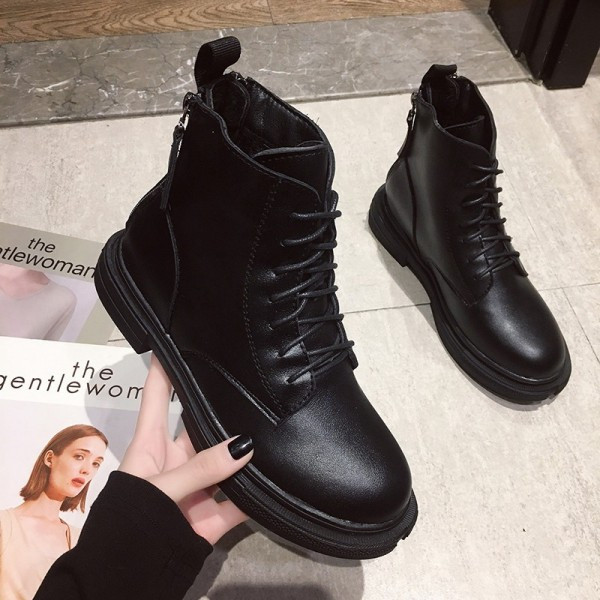 Női őszi-téli csizma ökobőrből fekete színben, lapos talppal