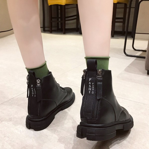 Női őszi-téli csizma ökobőrből fekete színben, lapos talppal