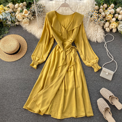 Rózsaszín, zöld és sárga női ruha V-nyakkal és fűzővel