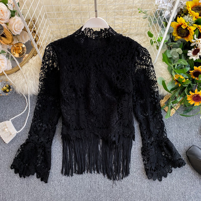 Női csipkeblúz rojtokkal és pólógallérral, fehér és fekete színben