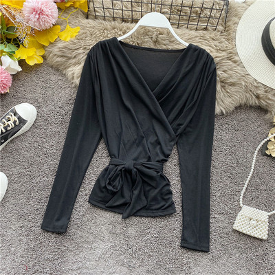 Modern női blúz spitz nyakkivágással és szalaggal, öt színben