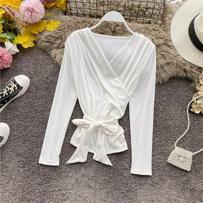 Modern női blúz spitz nyakkivágással és szalaggal, öt színben