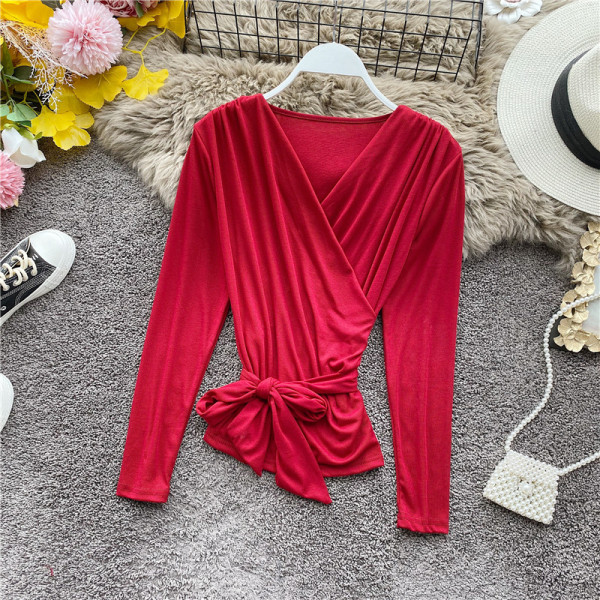 Modern női blúz spitz nyakkivágással és szalaggal, öt színben