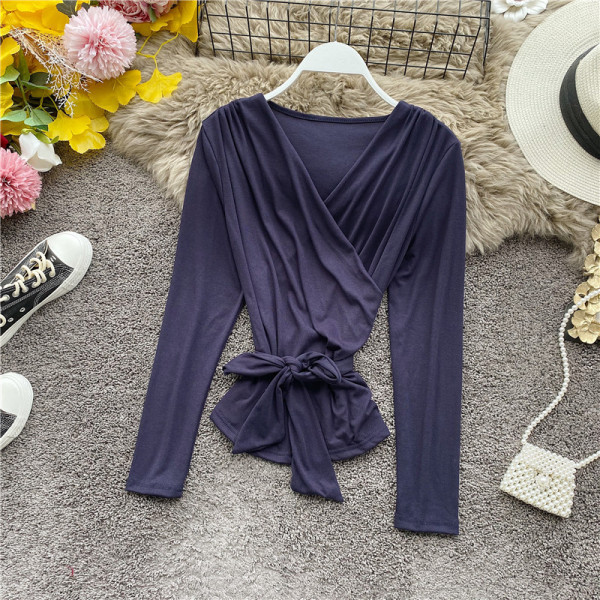 Modern női blúz spitz nyakkivágással és szalaggal, öt színben