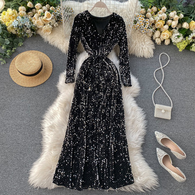 Női hosszú ruha flitterekkel, övvel és spitz nyakkivágással piros, kék, fekete és zöld színben