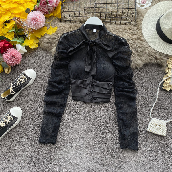 Modern női ing szalaggal és csipkeujjakkal, fehér és fekete színben