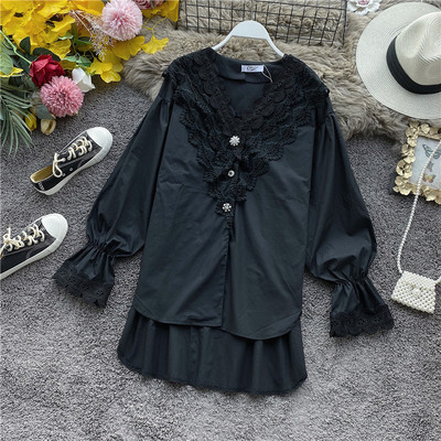 Alkalmi női, aszimmetrikus ing csipkével és spitz nyakkivágással, fehér és fekete színben