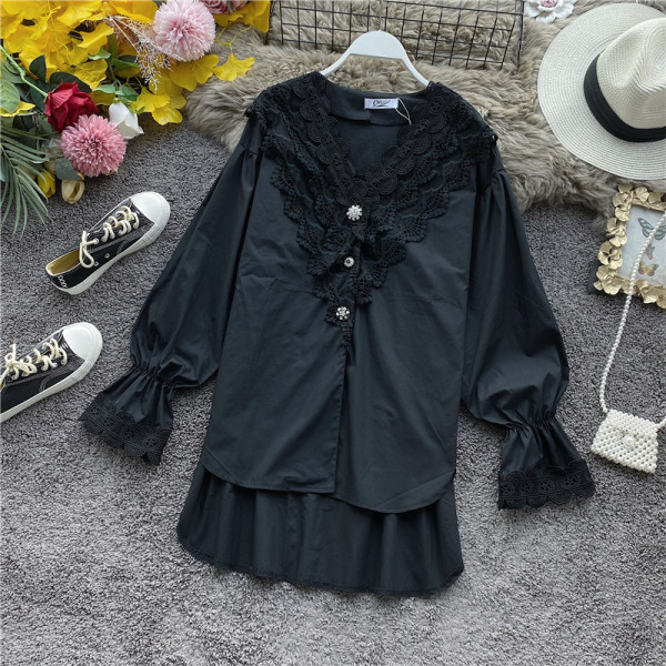 Alkalmi női, aszimmetrikus ing csipkével és spitz nyakkivágással, fehér és fekete színben