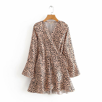 Rövid szabású ruha bézs színű, leopárdmintás fürtökkel