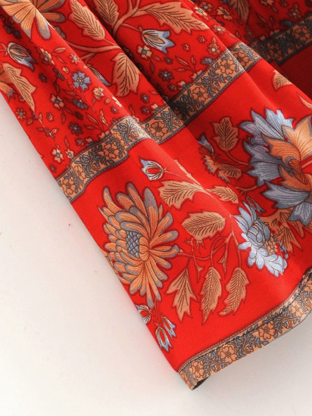 Hosszú szabású szoknya gumis derékkal, piros színben, mintás mintával