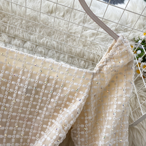 Rochie eleganta din dantela cu pietre si decolteu patrat cu centura alb-negru