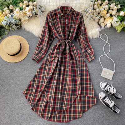 Női hosszú kockás ingruha klasszikus gallérral fekete, zöld és piros színekben