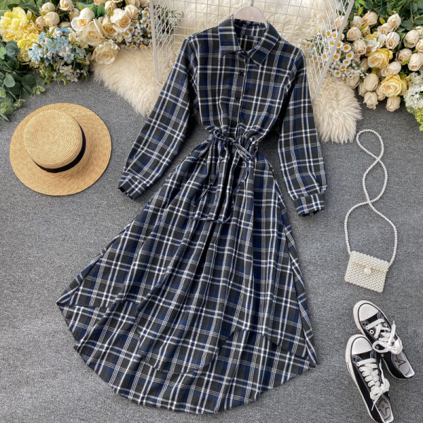 Női hosszú kockás ingruha klasszikus gallérral fekete, zöld és piros színekben