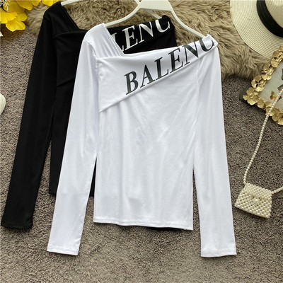 Lezser női blúz csupasz váll, fehér és fekete felirattal