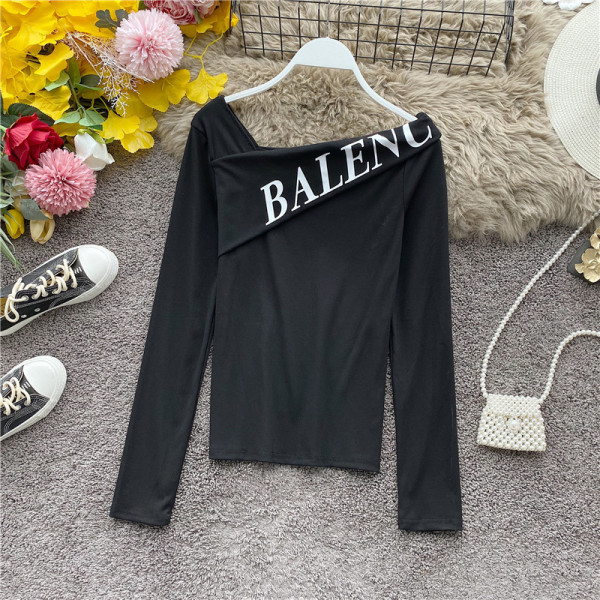 Lezser női blúz csupasz váll, fehér és fekete felirattal