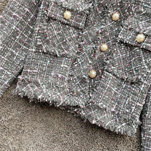 Modern női kockás, retro kabát, hosszú ujjal és gombokkal szürke színben