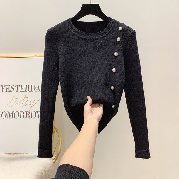 Női kötött pulóver gyöngy díszítéssel, ovális nyakkivágással