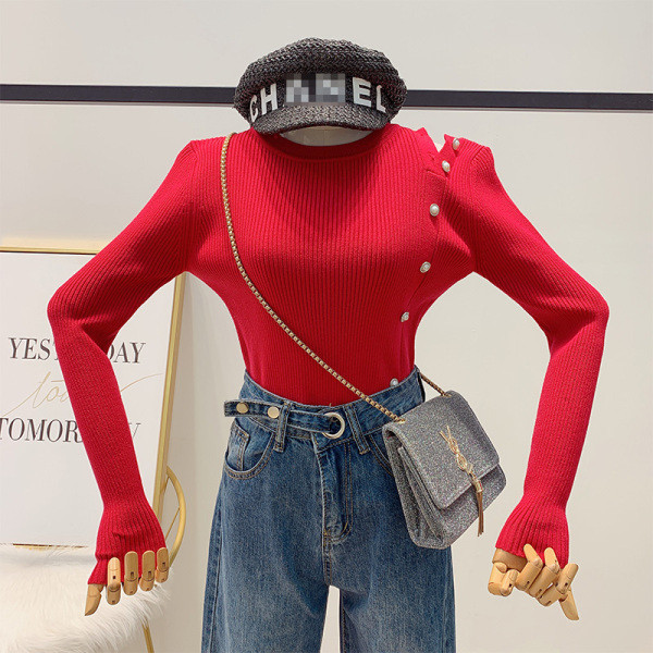 Női kötött pulóver gyöngy díszítéssel, ovális nyakkivágással