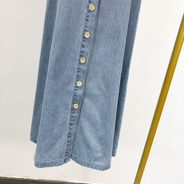 Új modell nyári ruha kék pántokkal és gombokkal