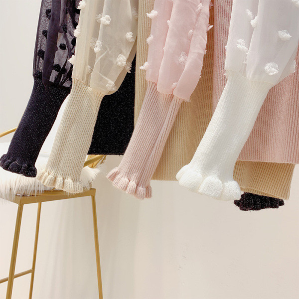 Női pulóver magas gallérral és széles ujjú fehér, rózsaszín, fekete és bézs színben