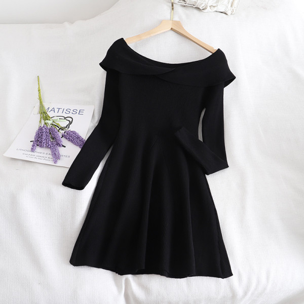 Rochie casual de dama in rosu, negru si bej cu maneci lungi