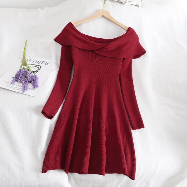 Rochie casual de dama in rosu, negru si bej cu maneci lungi