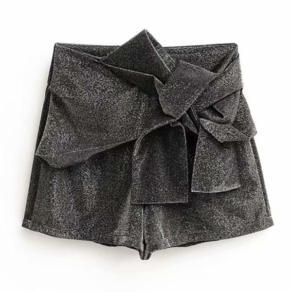 Modern rövidnadrág szürke szalaggal és cipzárral