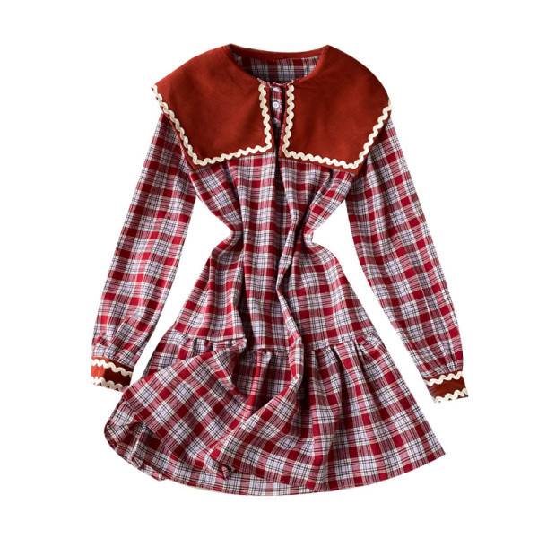 Női alkalmi kockás ruha ovális nyakkivágással, fekete és piros színben