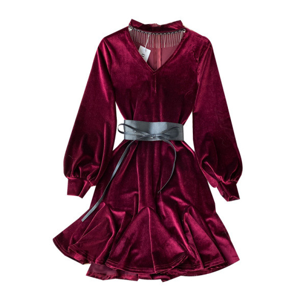 Modern női ruha hosszú ujjal és magas bársonygallérral barna, kék, bordó és fekete színben