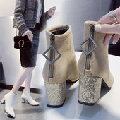 Stílusos női csizma fényes sarokkal és cipzárral - hegyes modell fekete, fehér és bézs színben