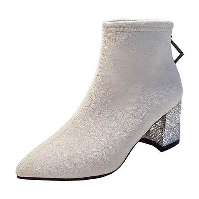 Stílusos női csizma fényes sarokkal és cipzárral - hegyes modell fekete, fehér és bézs színben