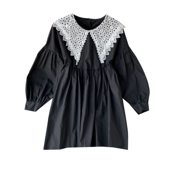 Cămașă modernă de damă cu guler din dantelă și mâneci lungi în alb și negru