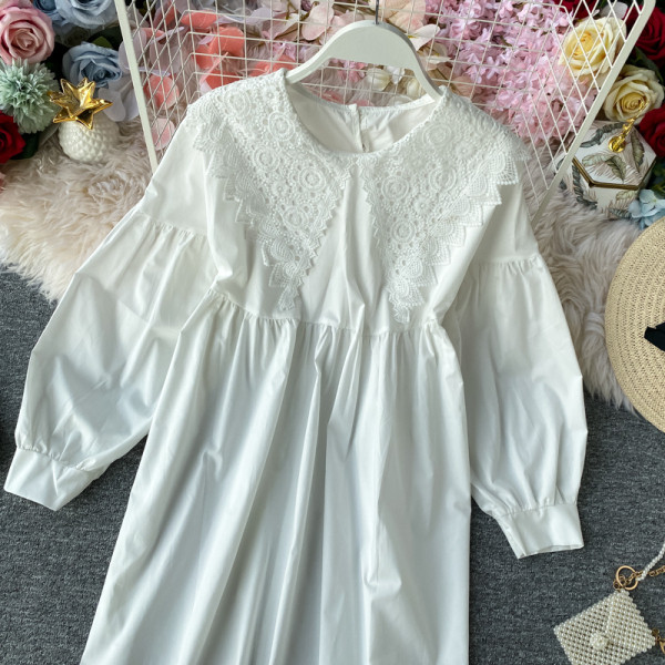 Cămașă modernă de damă cu guler din dantelă și mâneci lungi în alb și negru