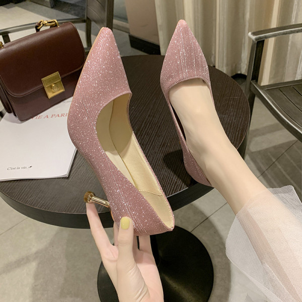 Stílusos női cipő hegyes modell fényes hatású vékony sarokkal arany, ezüst és rózsaszín színben