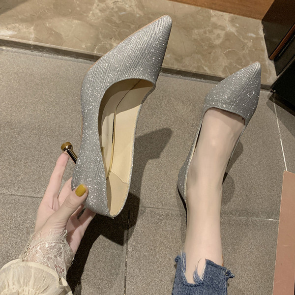 Stílusos női cipő hegyes modell fényes hatású vékony sarokkal arany, ezüst és rózsaszín színben