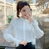 Modern női ing fehér, zöld és fekete színben, fürtökkel és csipkegallérral