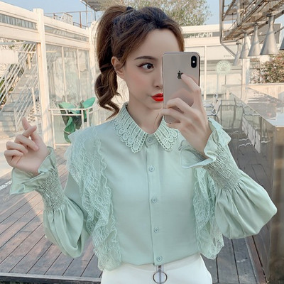 Modern női ing fehér, zöld és fekete színben, fürtökkel és csipkegallérral